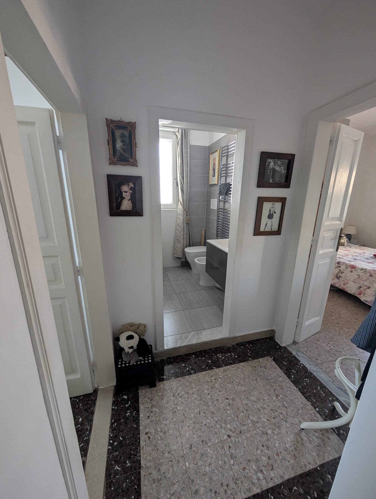 Landing connecting the rooms